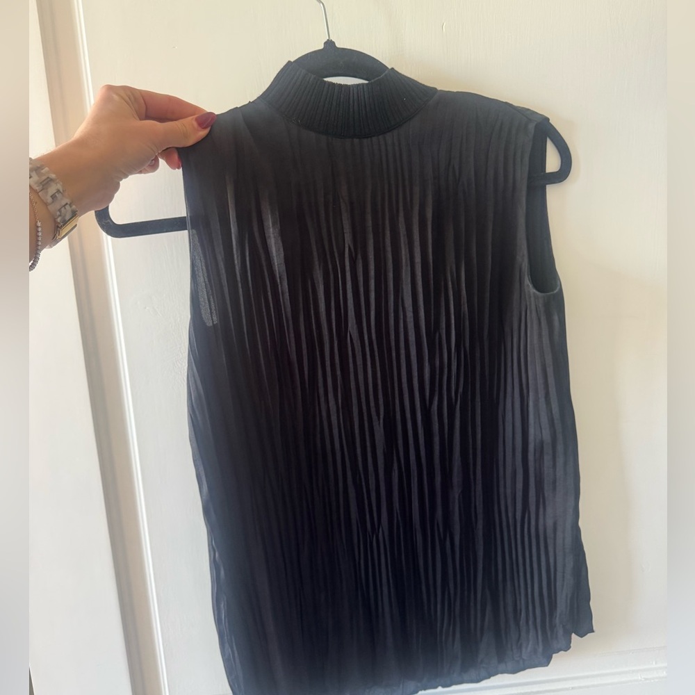Vince Black Pleated Sleeveless Blouse